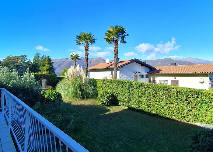 Dom wakacyjny By Maggiore With Balcony