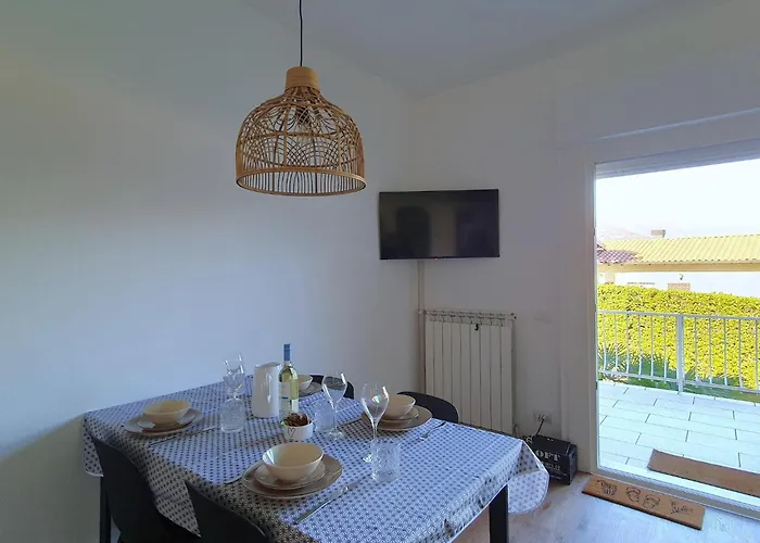 By Maggiore With Balcony Ferienhaus Germignaga